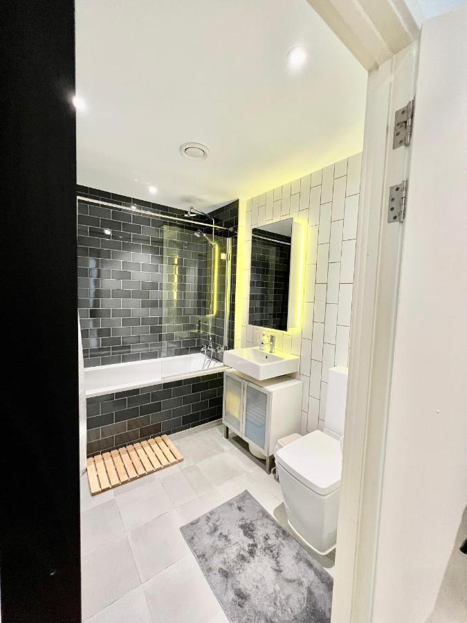 Luxury 2 Bedroom 2 Bathroom Apartment - London City Airport Eksteriør bilde