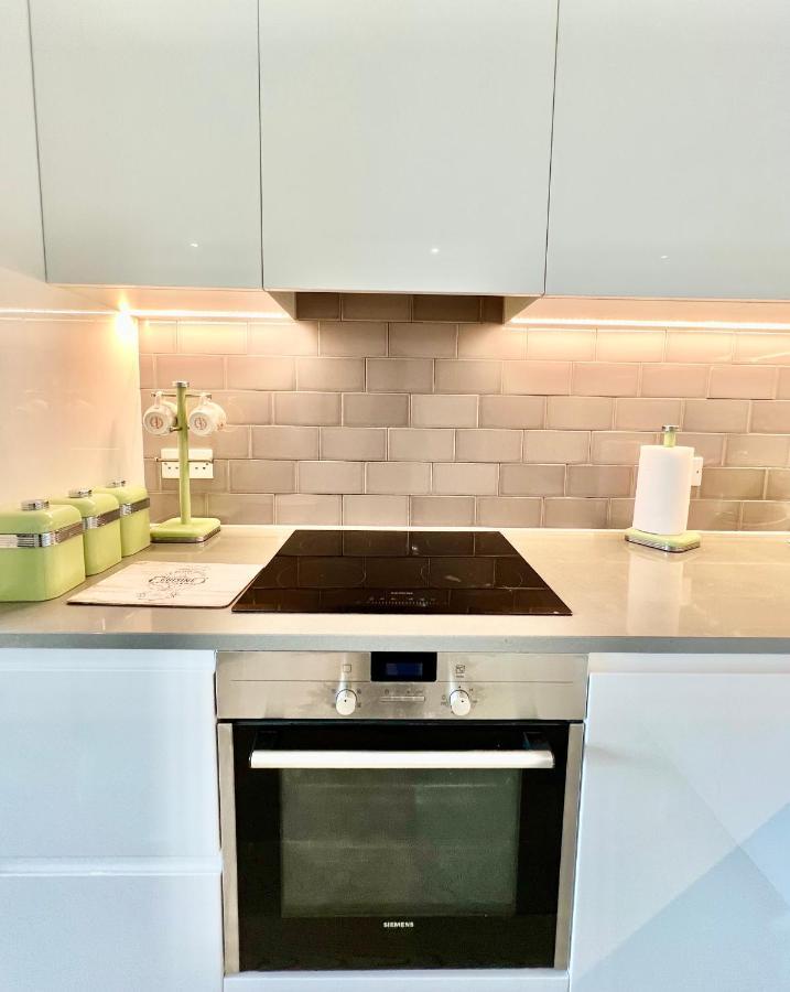 Luxury 2 Bedroom 2 Bathroom Apartment - London City Airport Eksteriør bilde