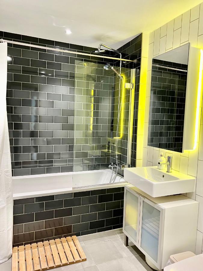 Luxury 2 Bedroom 2 Bathroom Apartment - London City Airport Eksteriør bilde